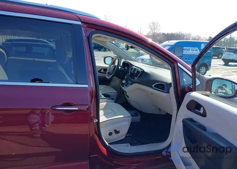 2018 Chrysler Pacifica Limited z USA, uszkodzony, nr VIN 2C4RC1GG7JR306031